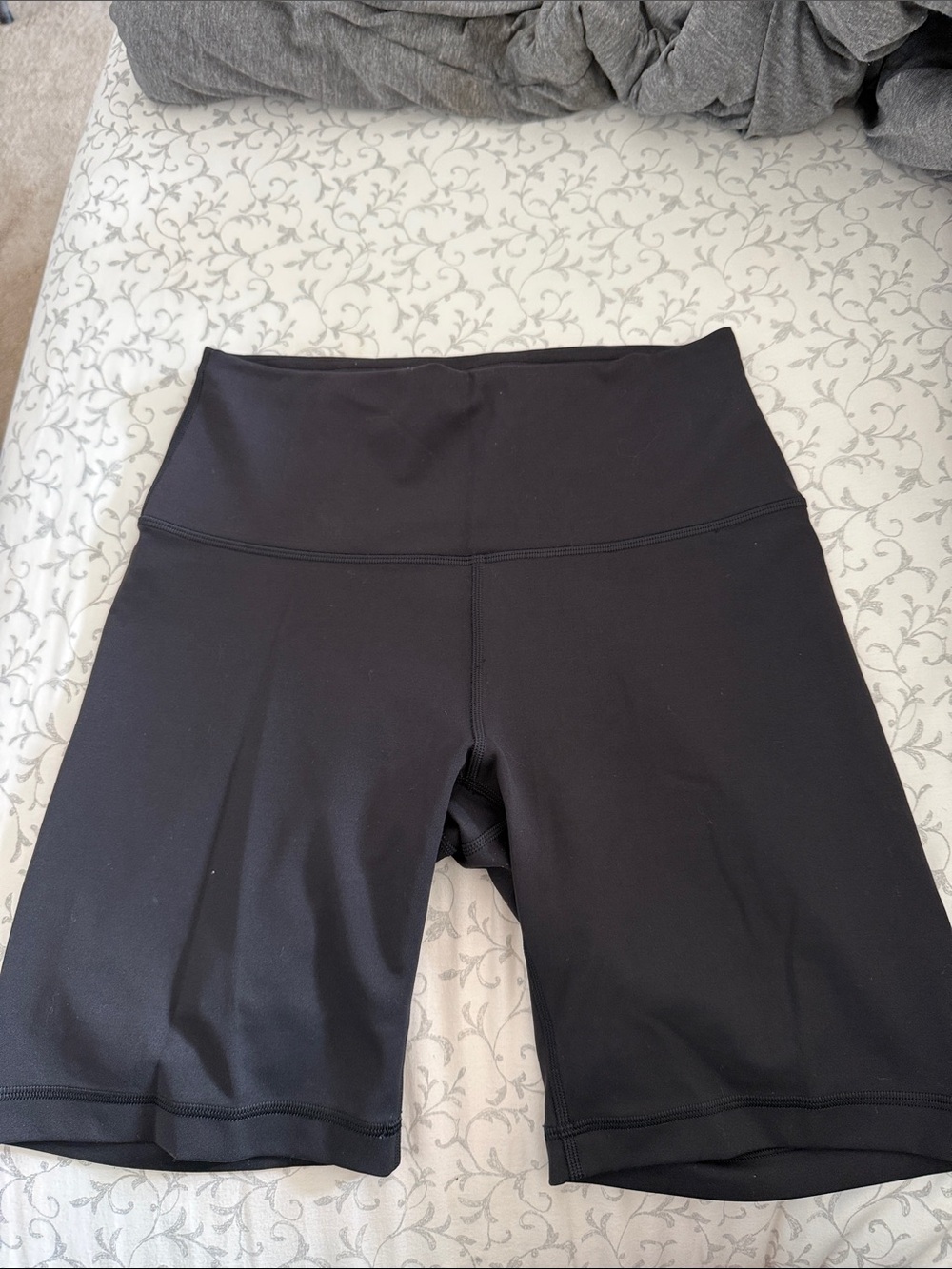 Lululemon Wunder train shorts 8”